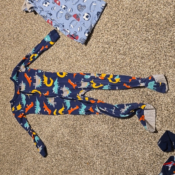 Lot of 4 Carter's Boys Pajamas size 4 - Picture 3 of 5